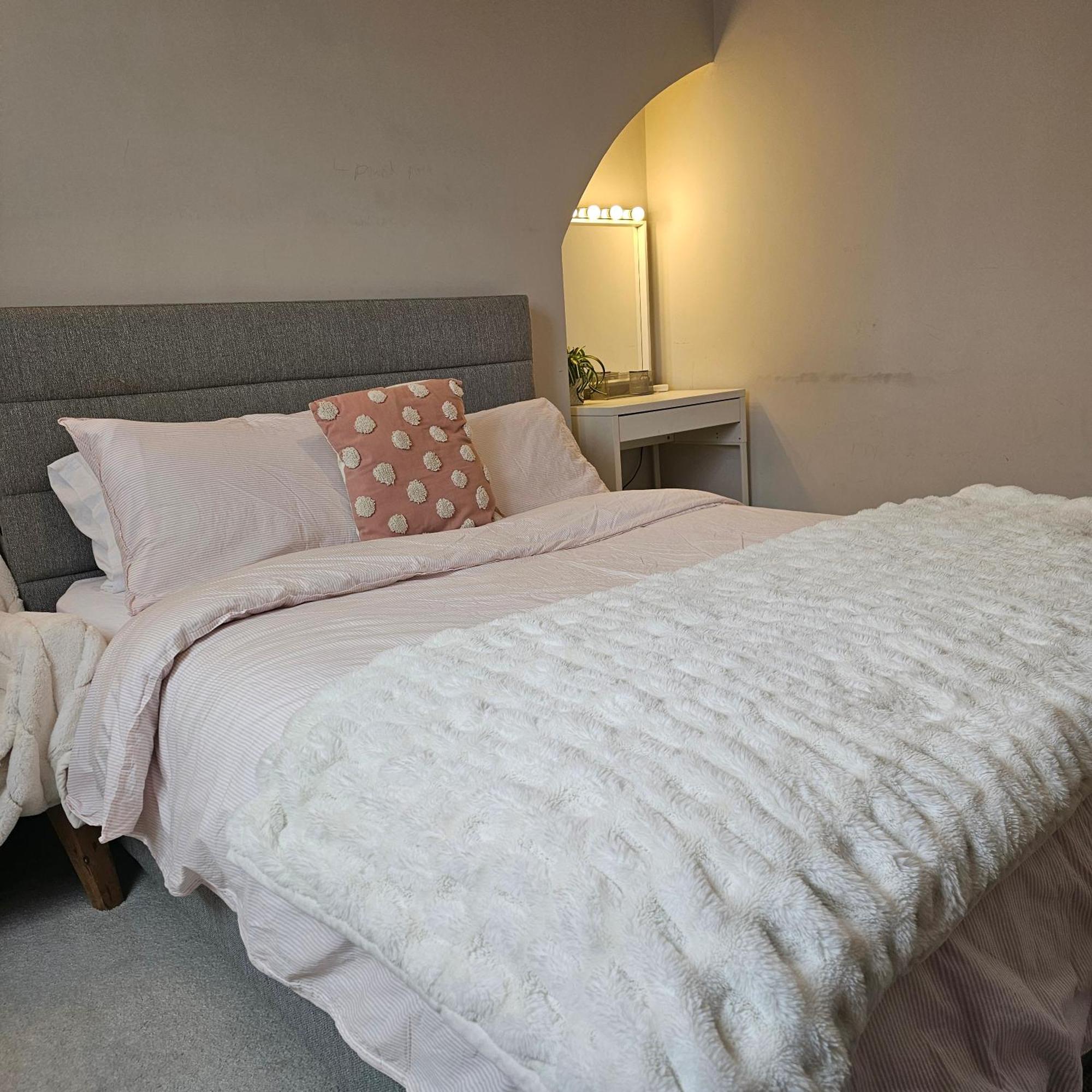 Shrewsbury 1 Hotel Салфорд Екстериор снимка